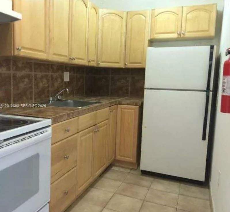 4805 NW 7th # 15, Miami FL 33126