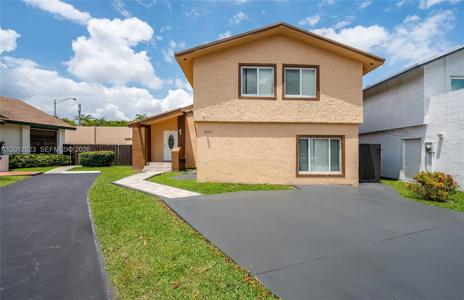 1007 NW 106th Ave Cir, Miami FL 33172