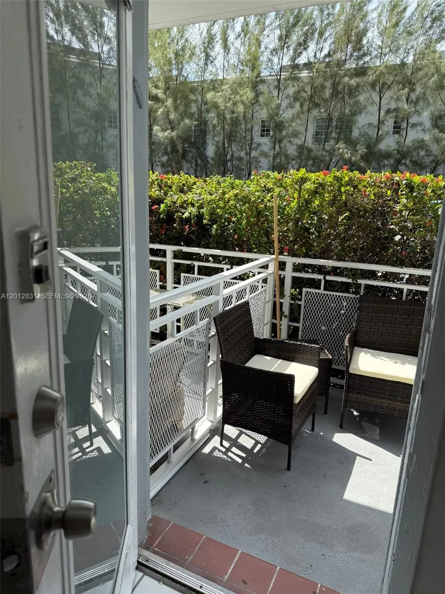 901 10th St # 6, Miami Beach FL 33139