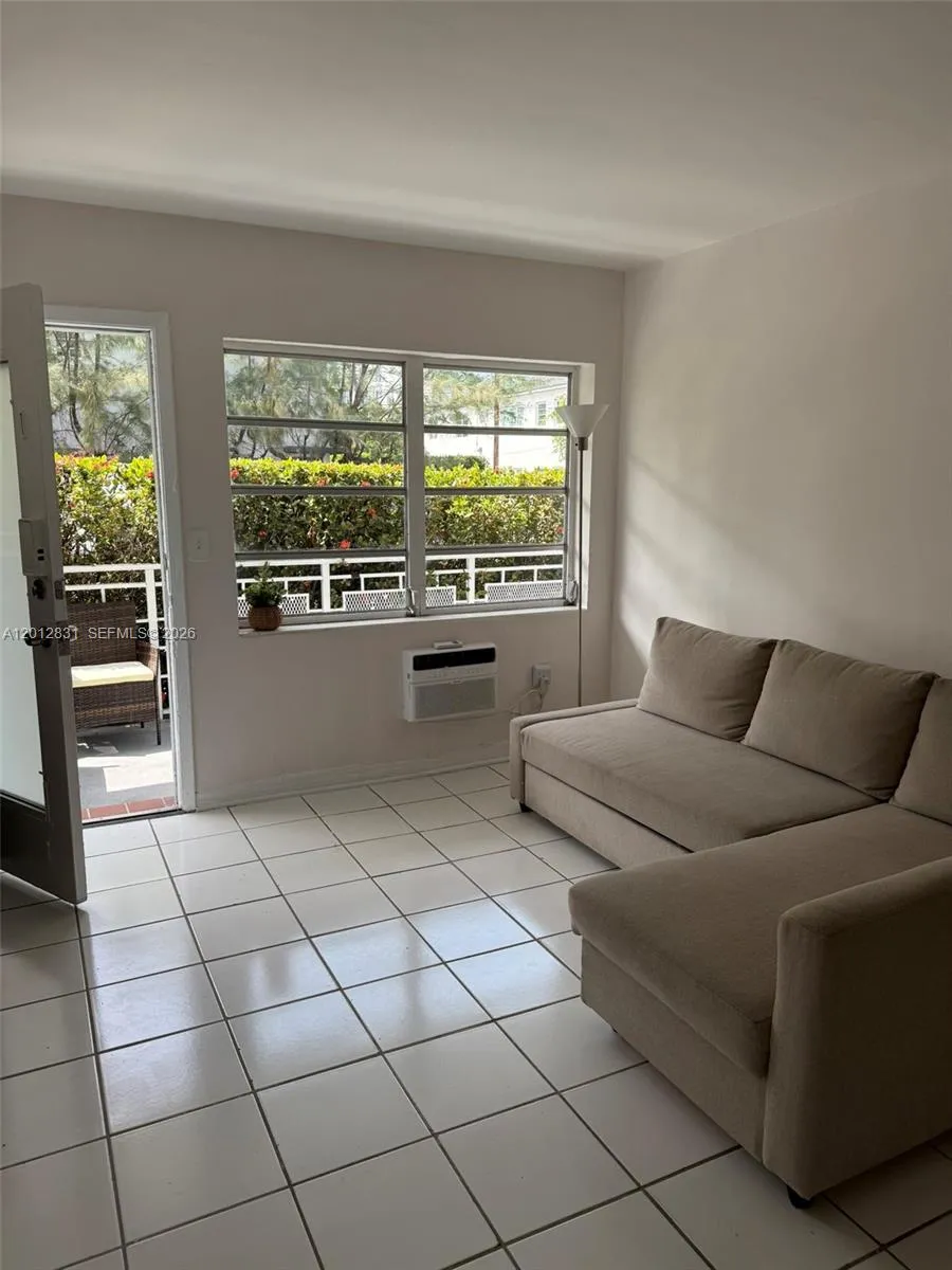901 10th St # 6, Miami Beach FL 33139