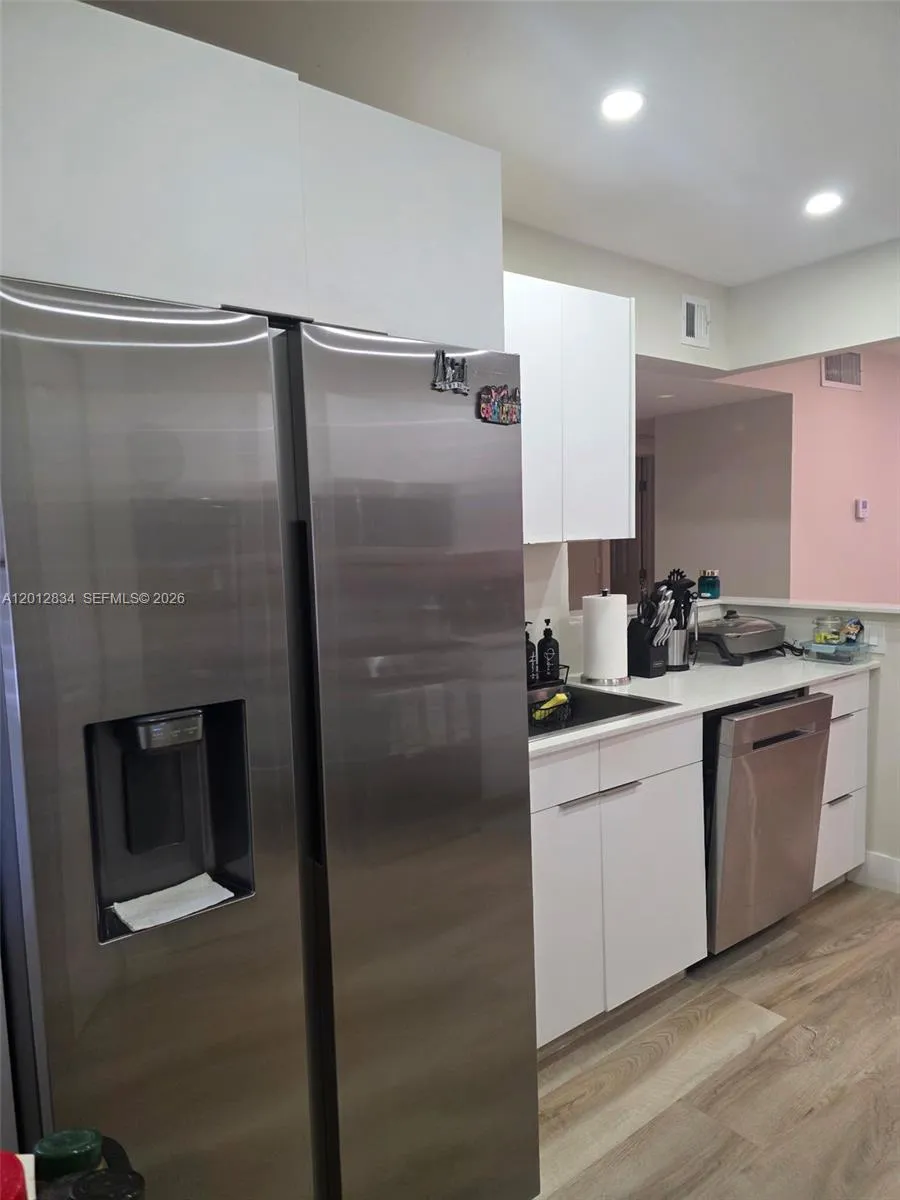 1900 W 54th St # 406, Hialeah FL 33012