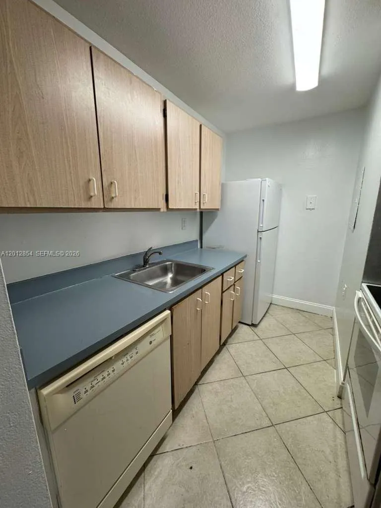 1201 Lake Victoria Dr # V, West Palm Beach FL 33411