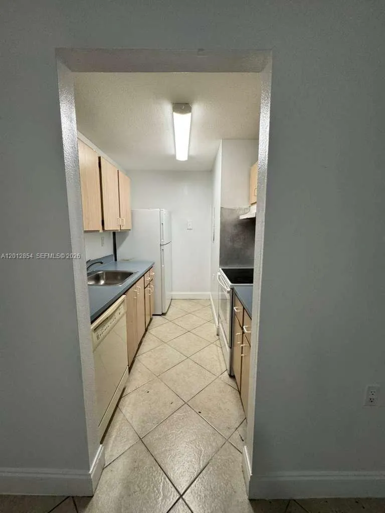 1201 Lake Victoria Dr # V, West Palm Beach FL 33411