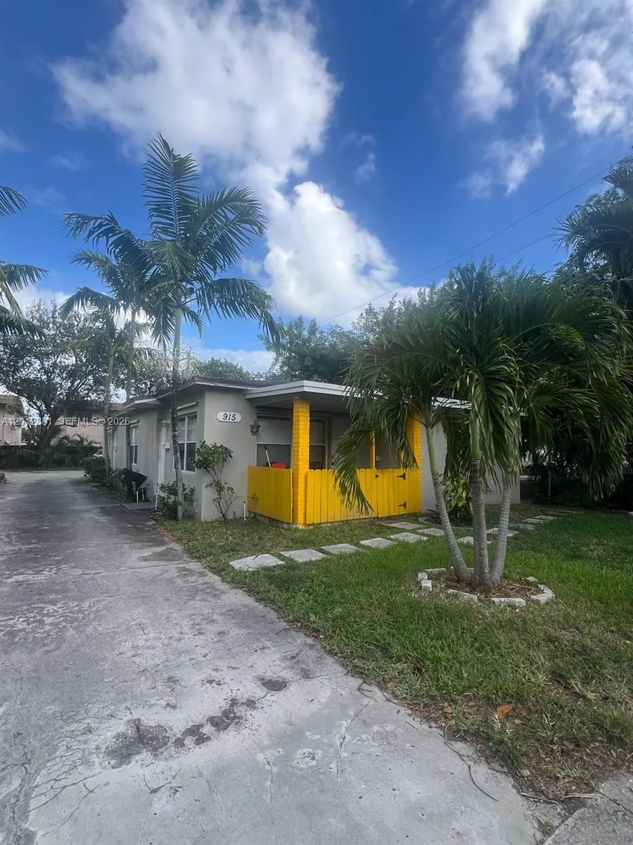 915 N 19th Ave, Hollywood FL 33020