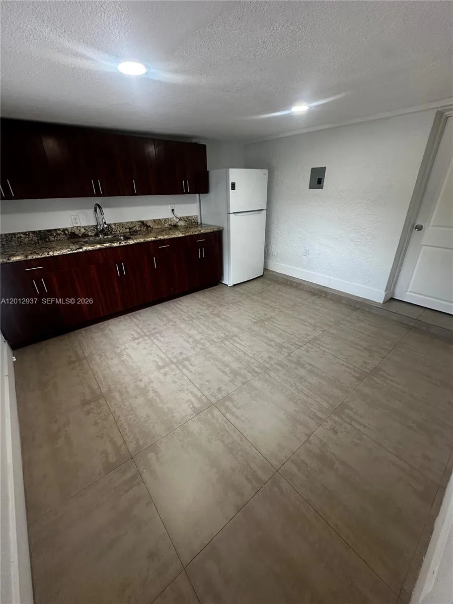 18560 SW 128th Ave # B, Miami FL 33177