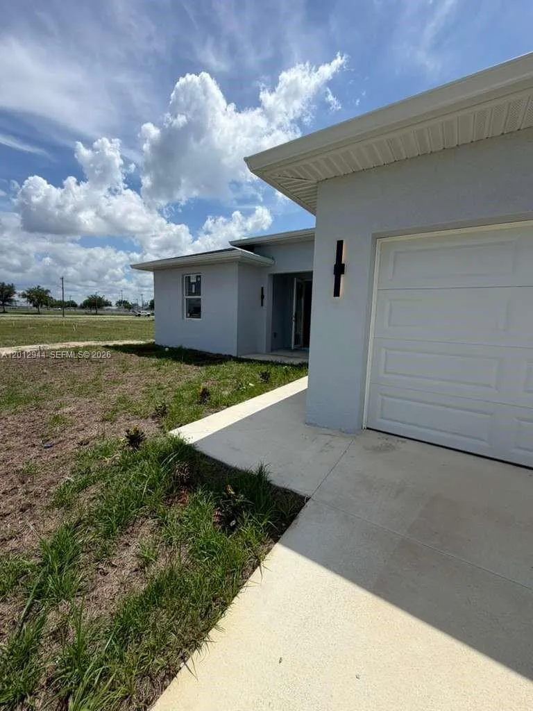 3629 E Gator Cir, Cape Coral FL 33909