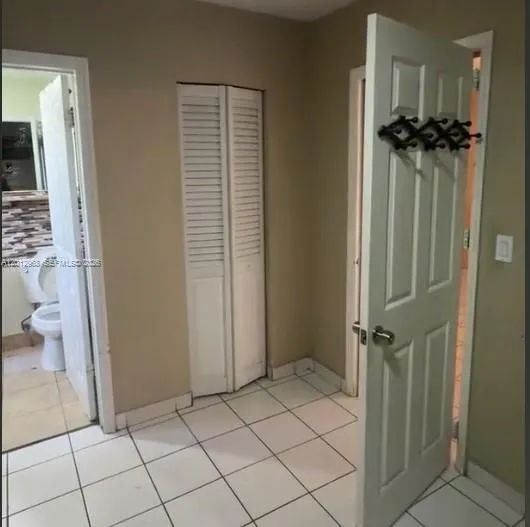 2735 NW 28th St # 2735, Miami FL 33142