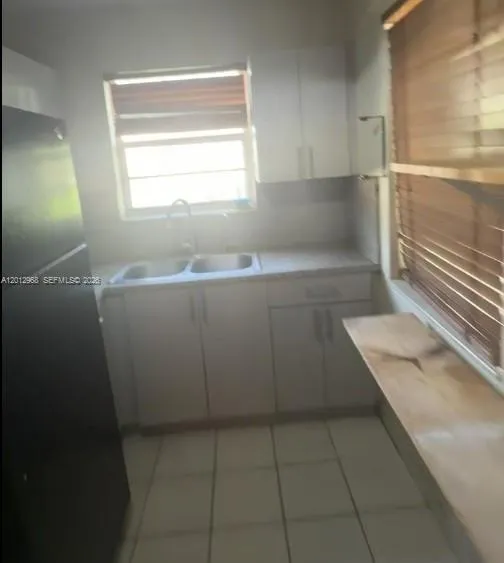 2735 NW 28th St # 2735, Miami FL 33142