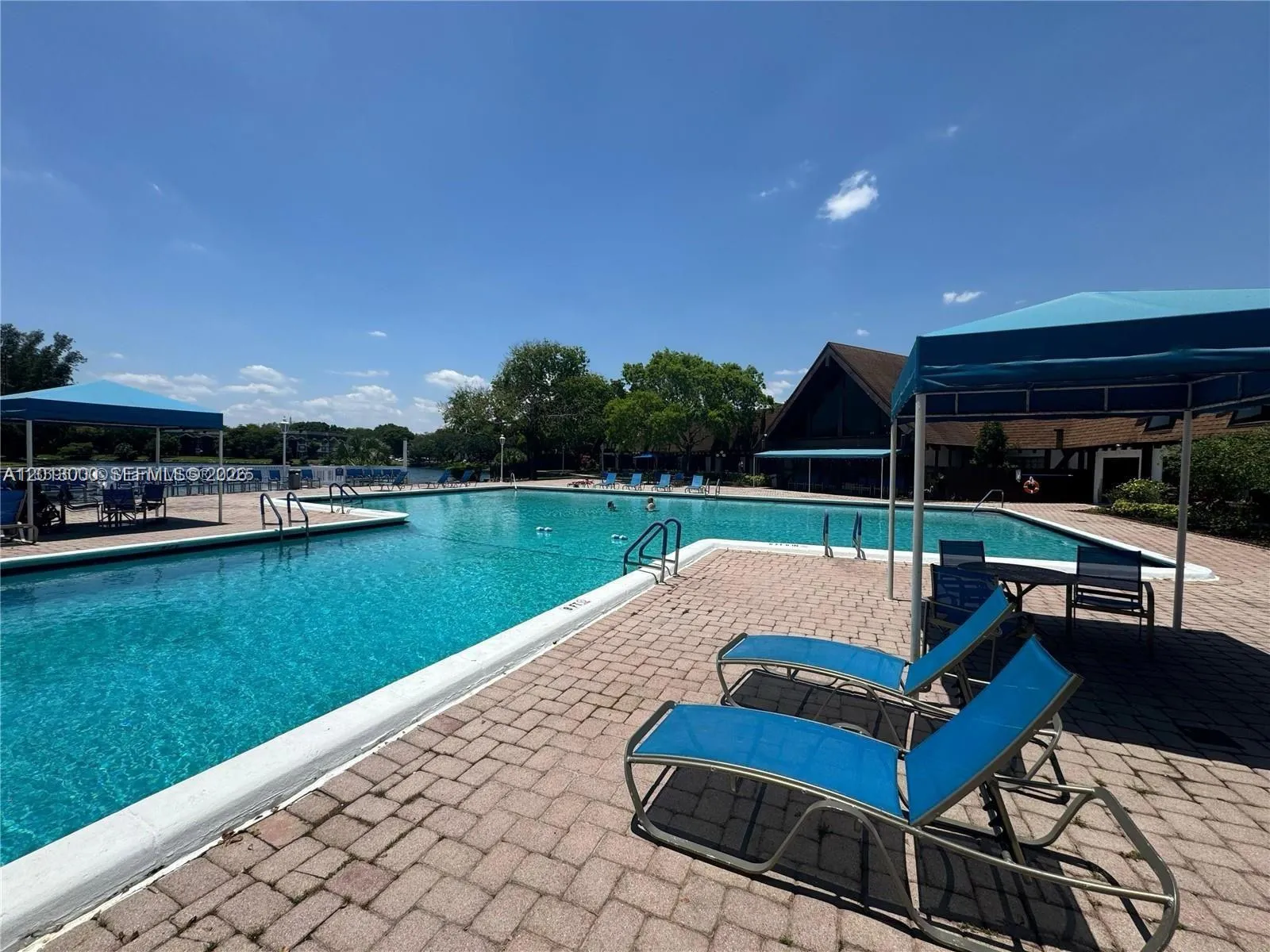 3730 Inverrary Dr # 3B, Lauderhill FL 33319