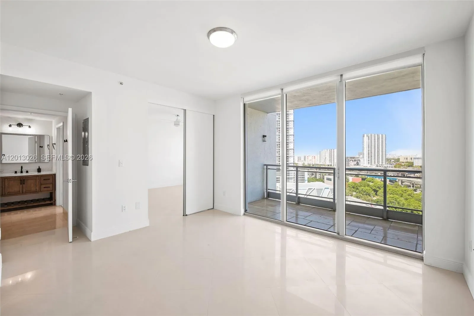 90 SW 3rd St # 1608, Miami FL 33130