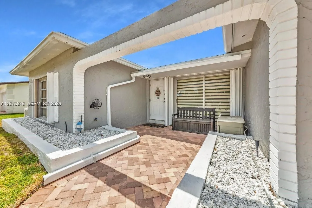 8830 NW 3rd St, Pembroke Pines FL 33024