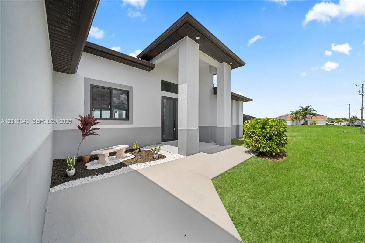 1925 NW 15TH TER, Cape Coral FL 33993