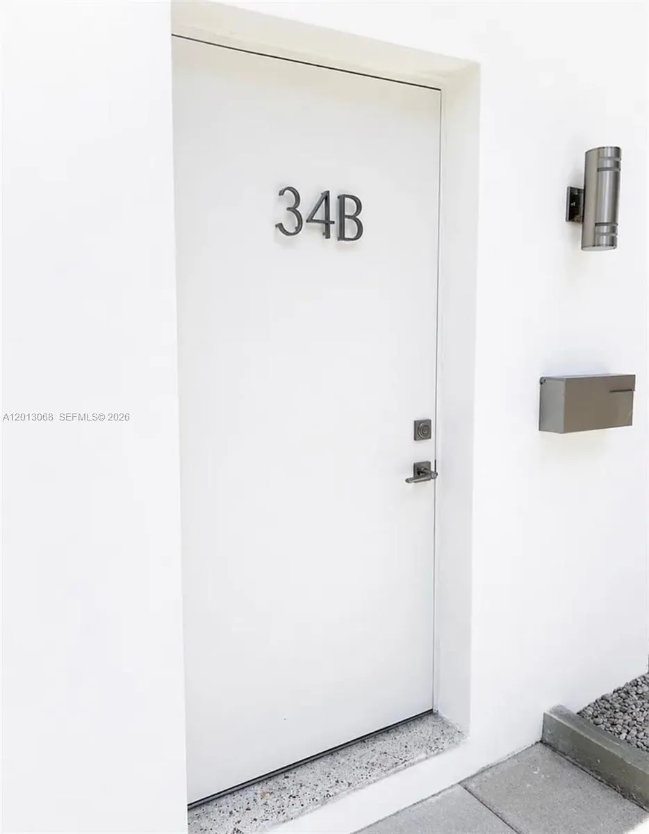 34 SE 1st Ave # B, Dania Beach FL 33004