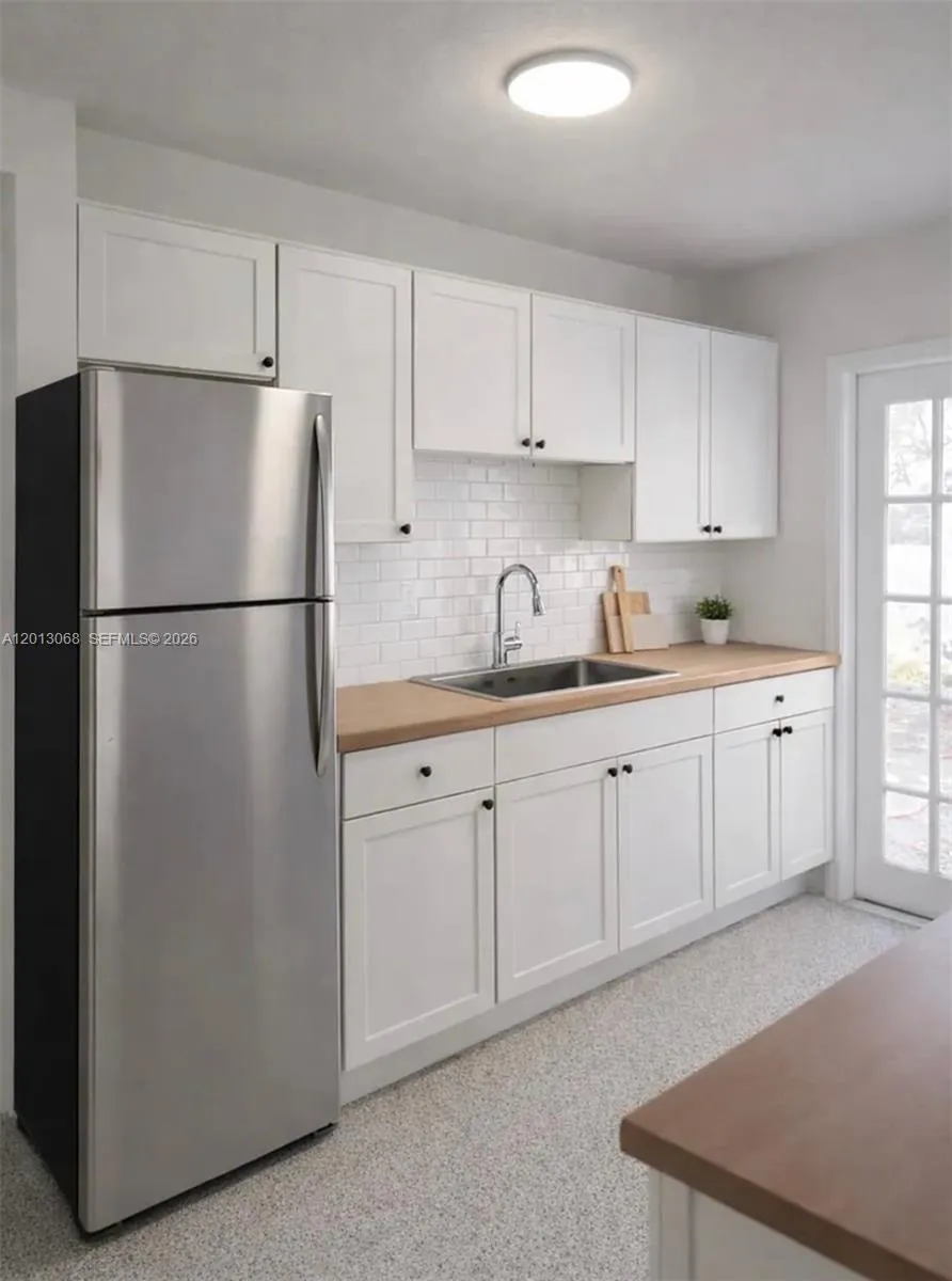 34 SE 1st Ave # B, Dania Beach FL 33004