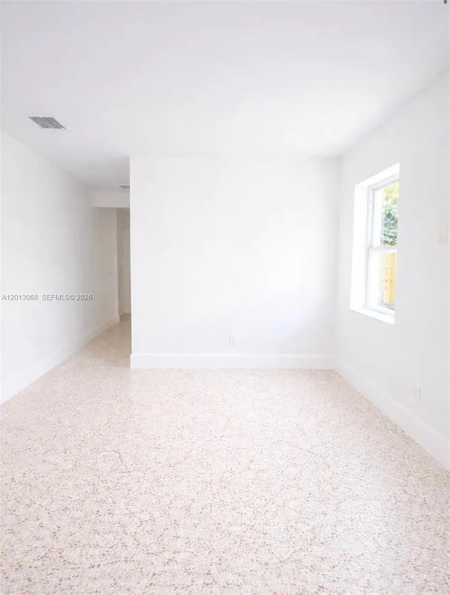 34 SE 1st Ave # B, Dania Beach FL 33004
