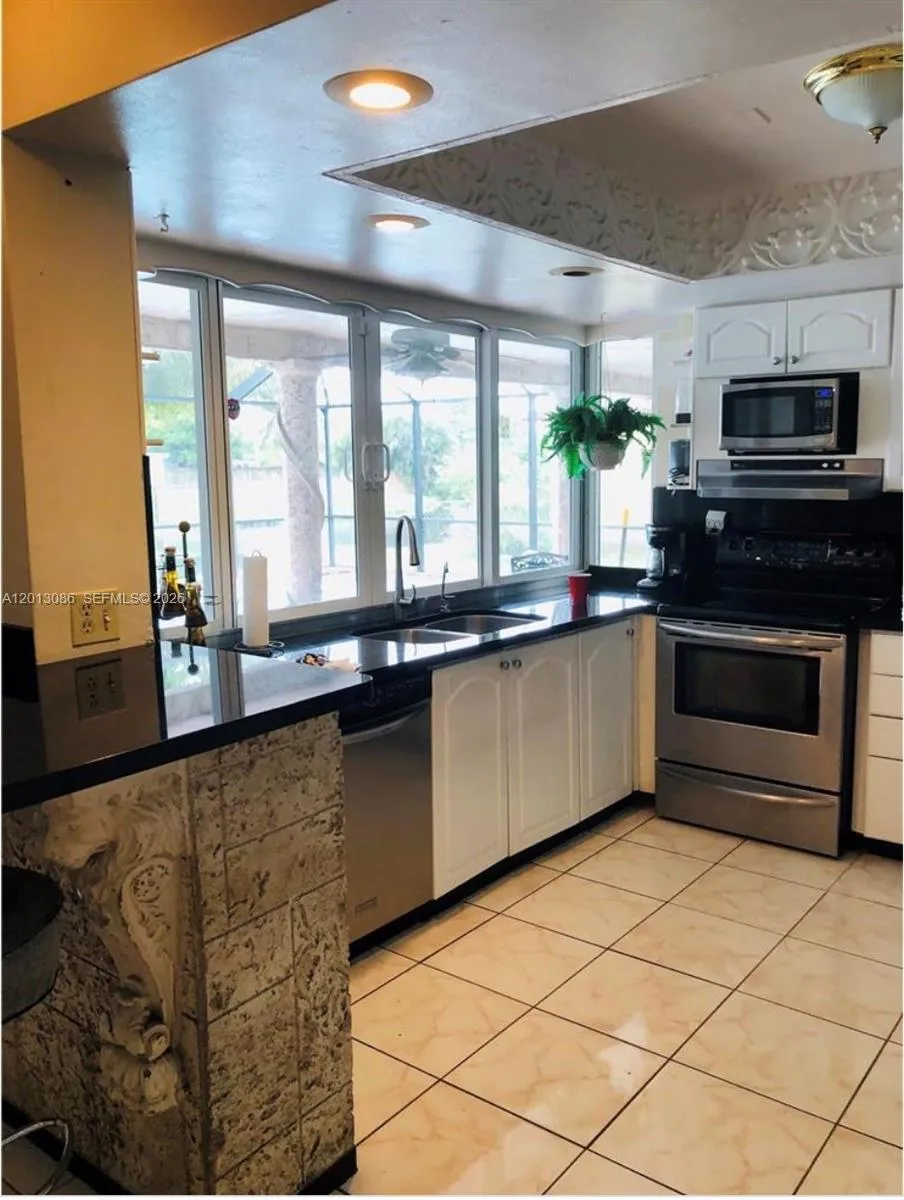 2160 NW 82nd Ter, Sunrise FL 33322