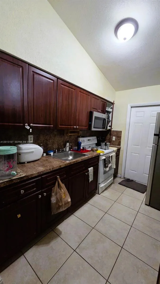 2335 NW 55th St, Miami FL 33142