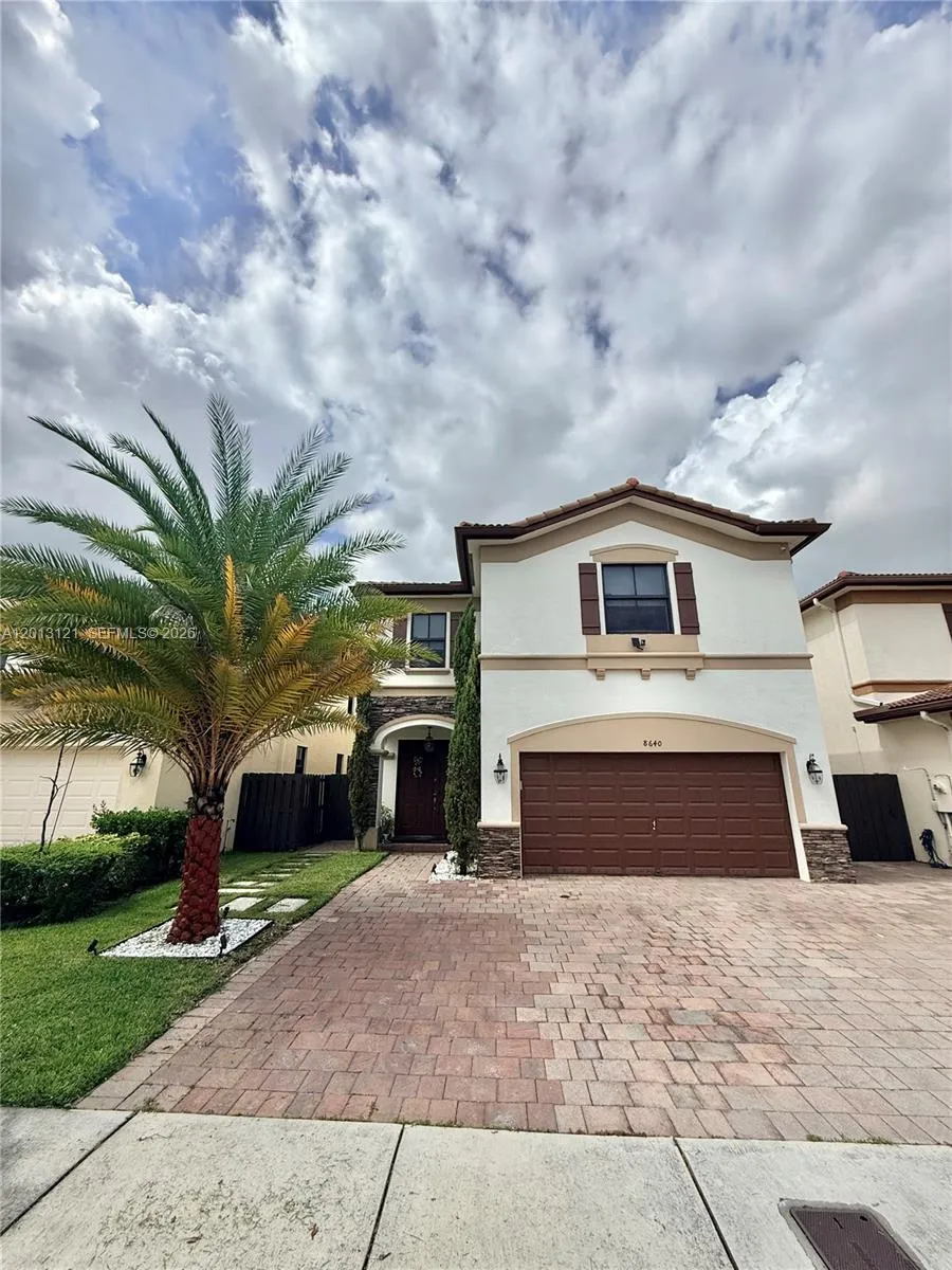 8640 NW 101st Pl, Doral FL 33178