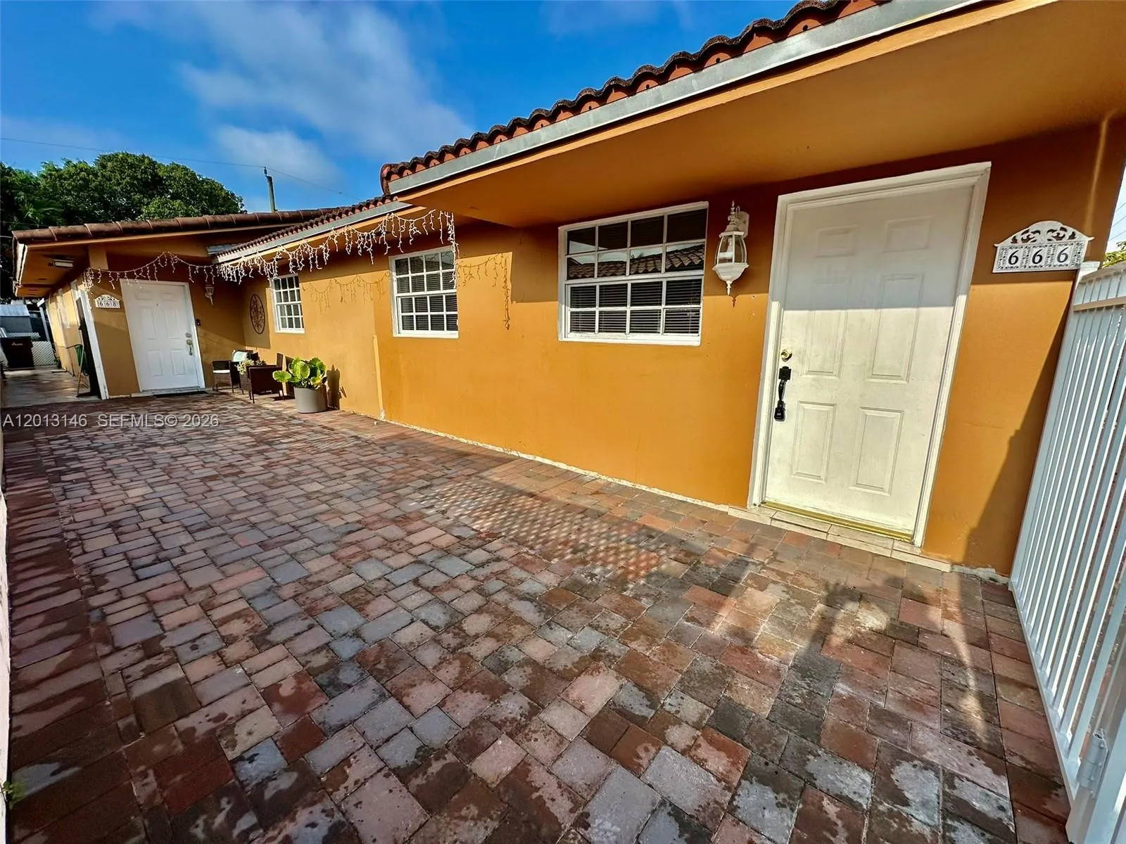 666 W 17th St # 1, Hialeah FL 33010