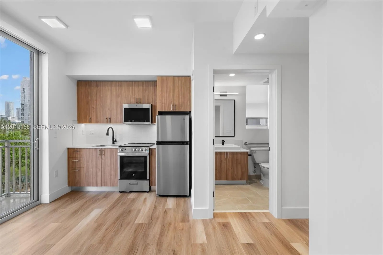 650 SW 1st St # 306, Miami FL 33130