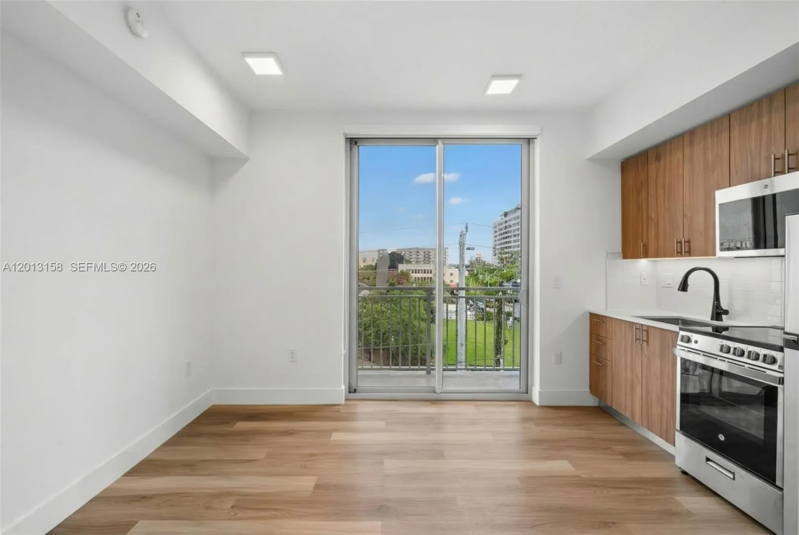 650 SW 1st St # 306, Miami FL 33130
