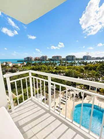 400 S Pointe Dr # 707, Miami Beach FL 33139