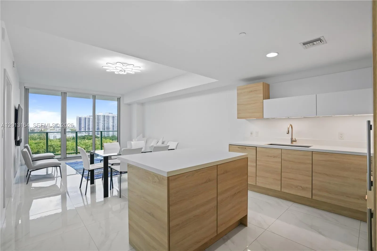 16385 Biscayne Blvd # 1402, North Miami Beach FL 33160
