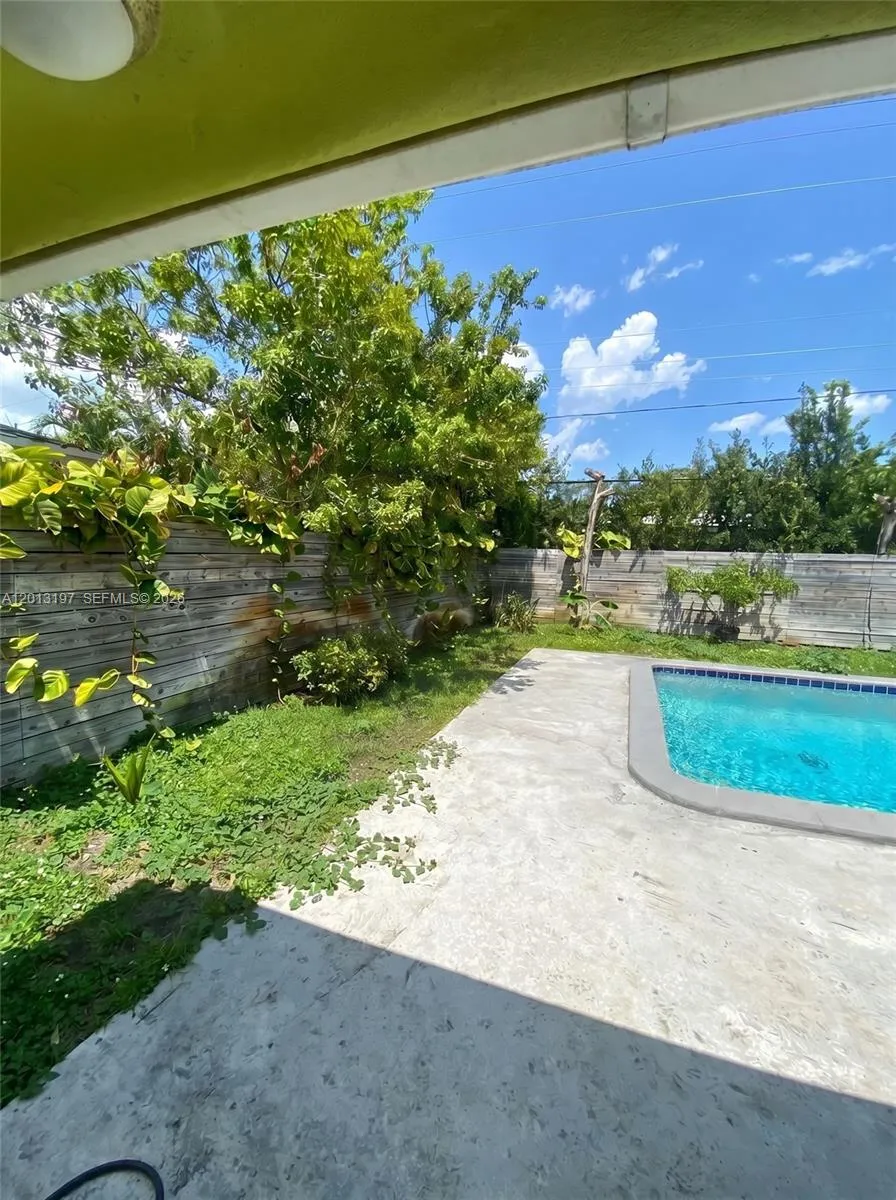 21335 NE 19th Ct, Miami FL 33179