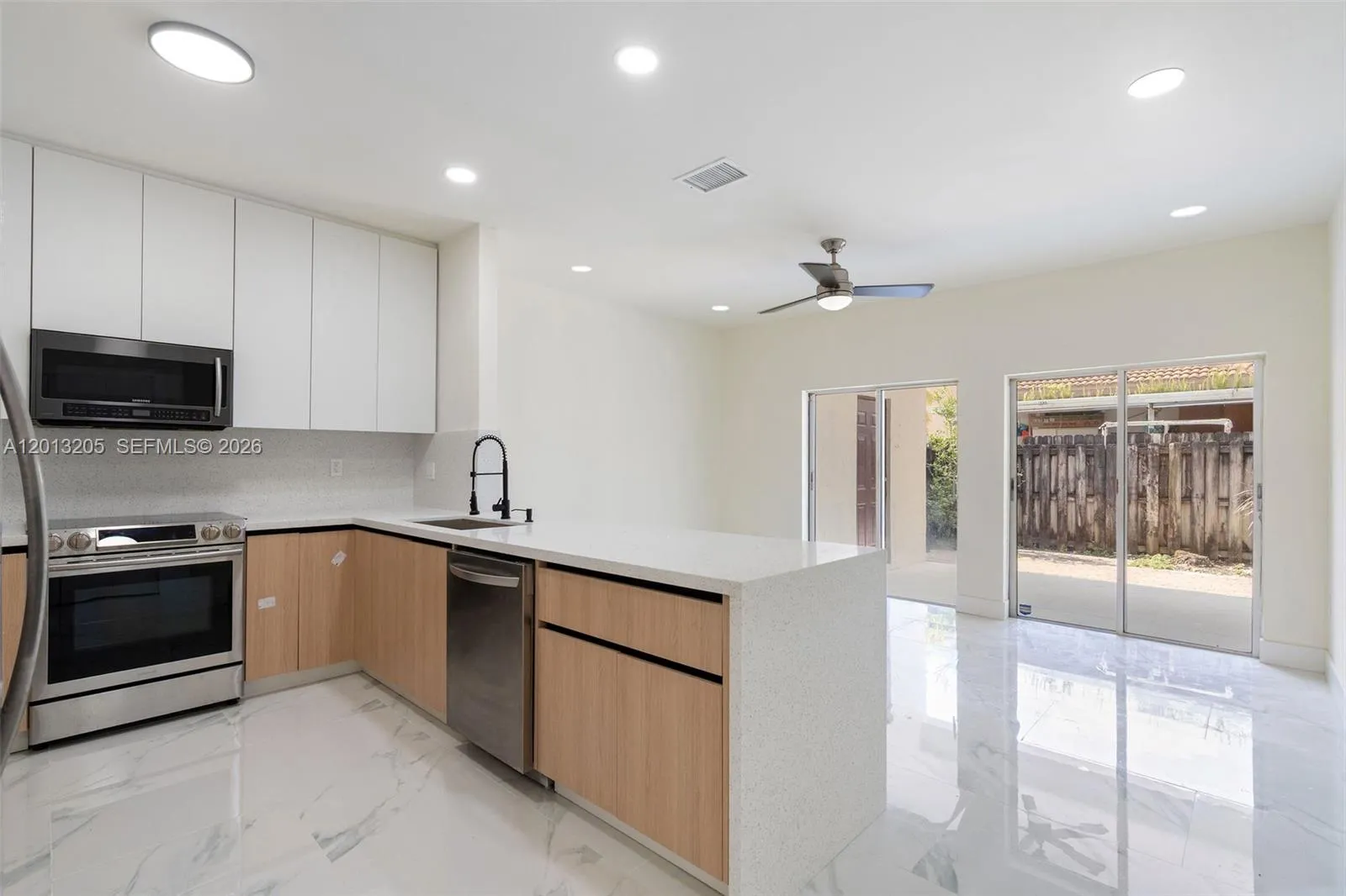 7978 NW 200th St, Hialeah FL 33015