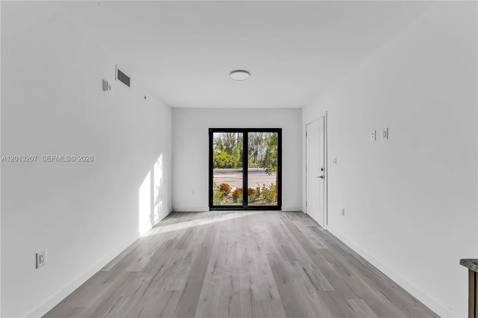 175 NW 160TH ST # 106, North Miami Beach FL 33169