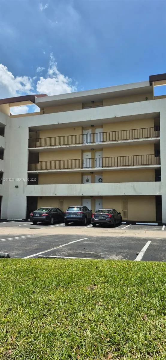 8870 Fontainebleau Blvd # 304, Miami FL 33172