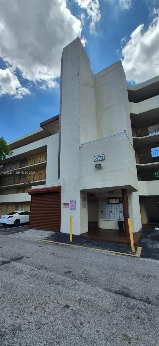 8870 Fontainebleau Blvd # 304, Miami FL 33172