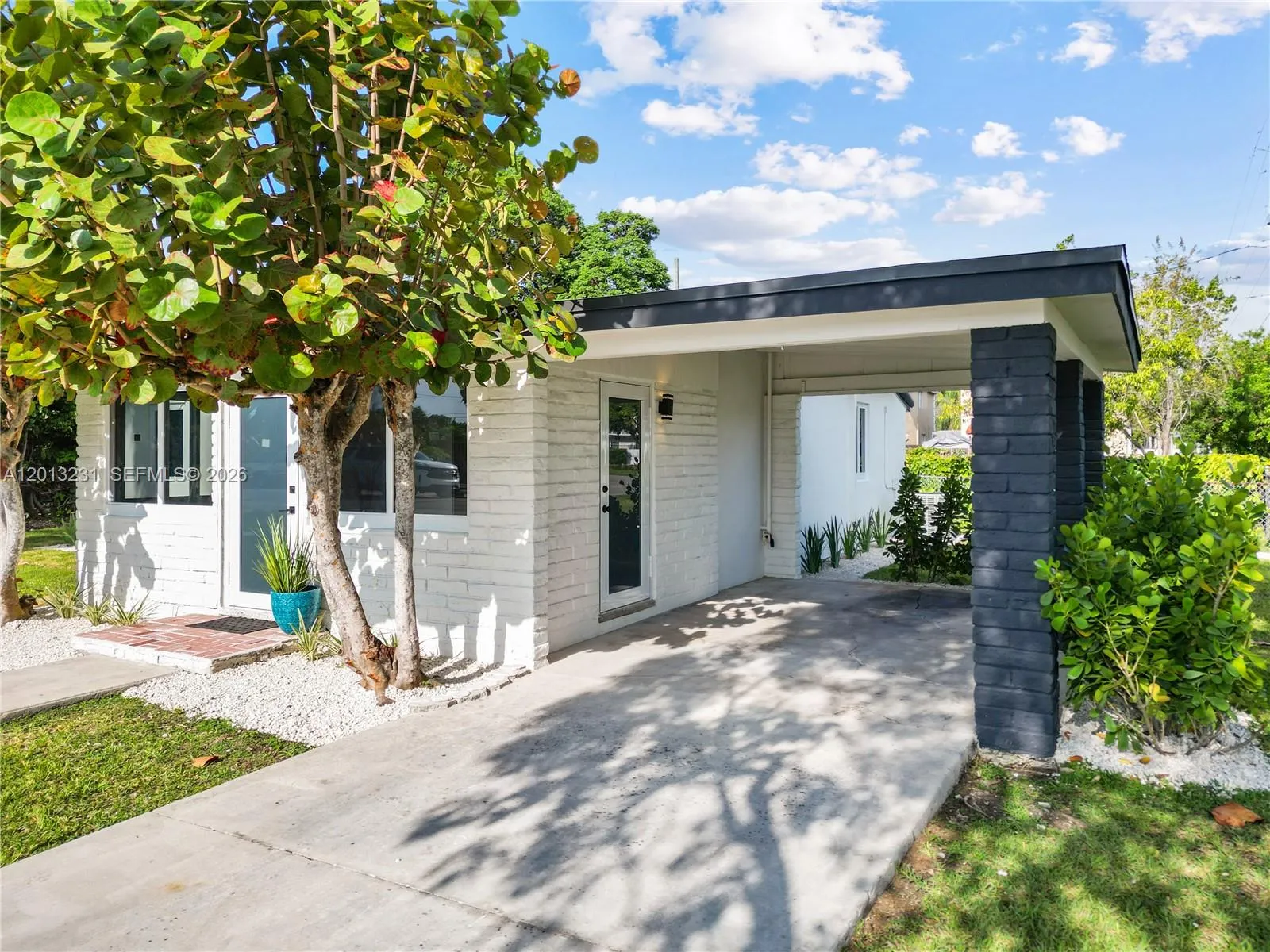 1044 NE 4th Ave, Homestead FL 33030