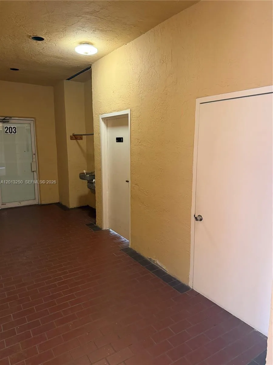 7400 NW 7th St # 201, Miami FL 33126