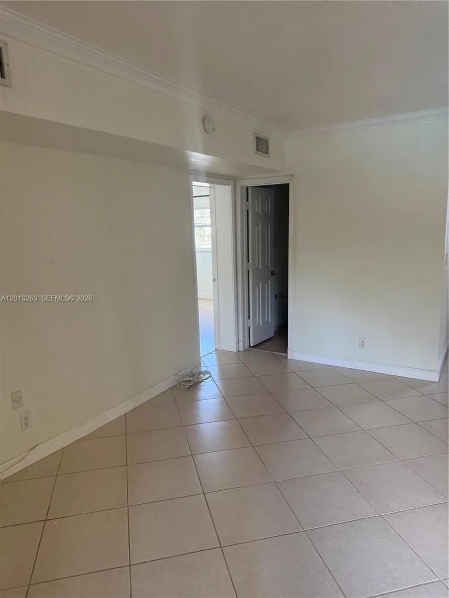 924 SE 2nd St # 14, Fort Lauderdale FL 33301