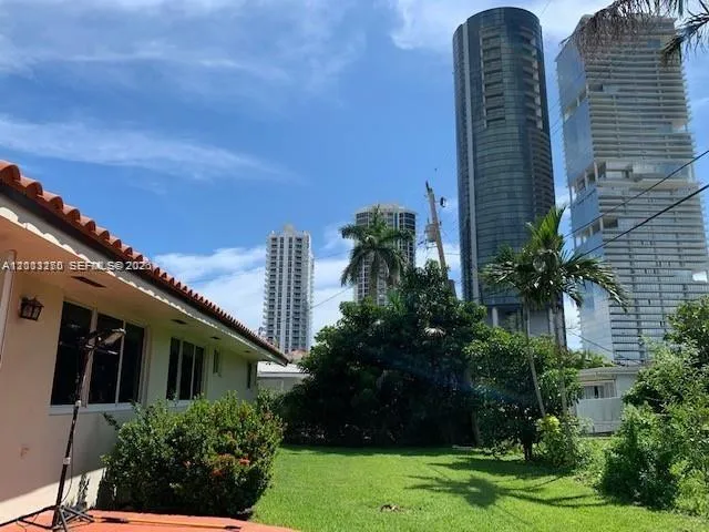 220 187th St, Sunny Isles Beach FL 33160