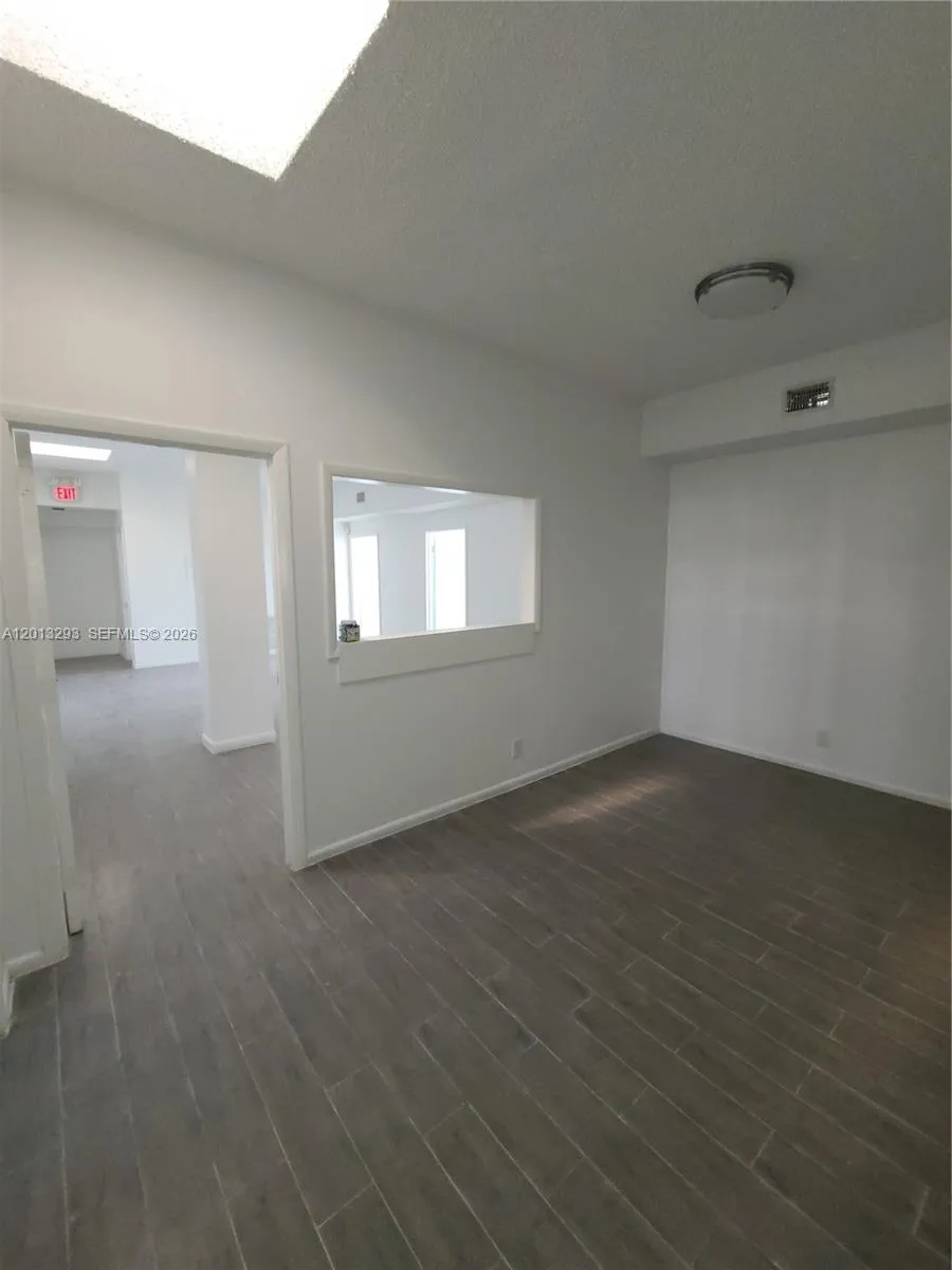 2406 E Oakland Park Blvd, Fort Lauderdale FL 33306