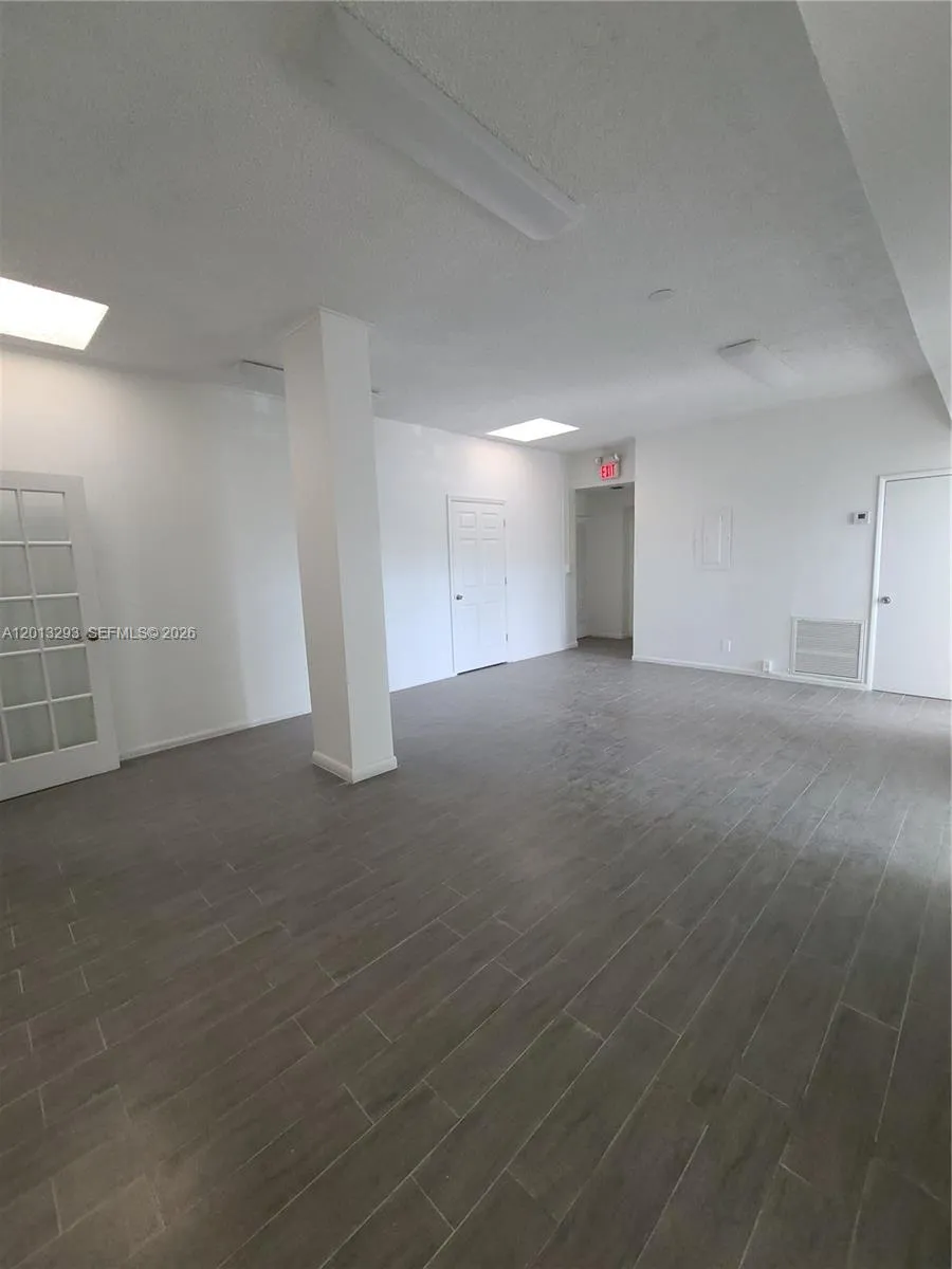 2406 E Oakland Park Blvd, Fort Lauderdale FL 33306