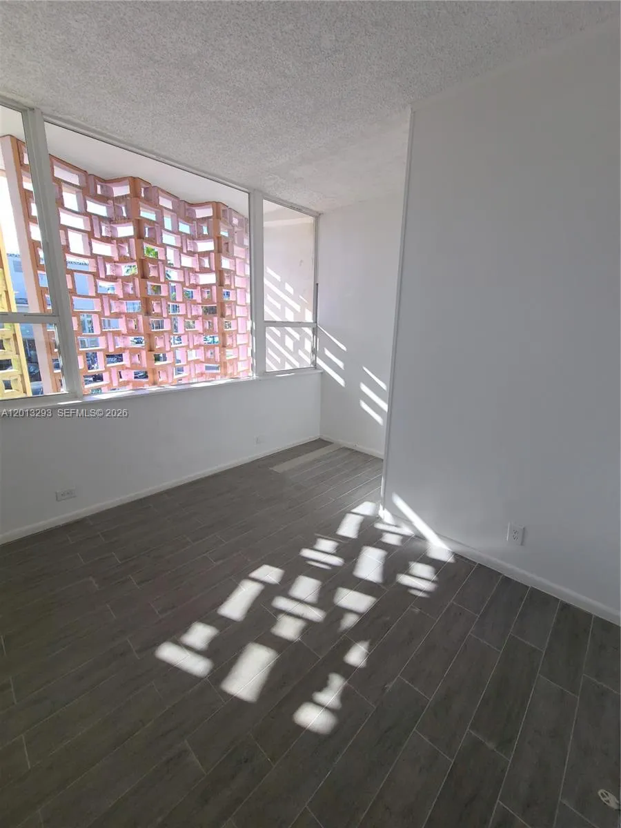 2406 E Oakland Park Blvd, Fort Lauderdale FL 33306