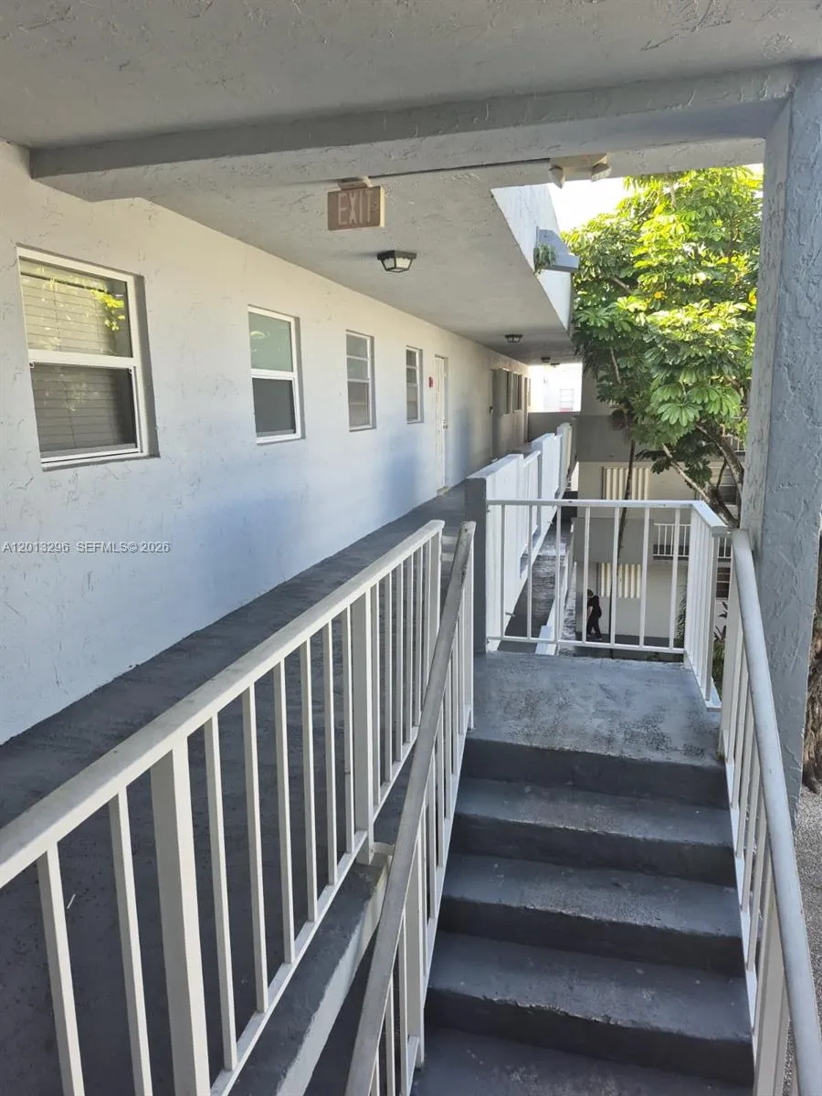 1735 W 60th St # M329, Hialeah FL 33012