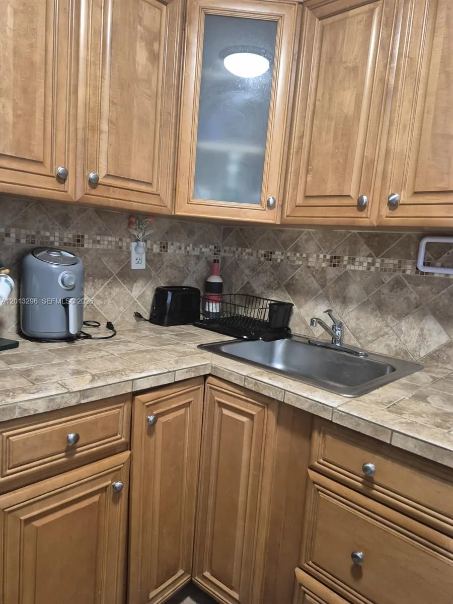 1735 W 60th St # M329, Hialeah FL 33012