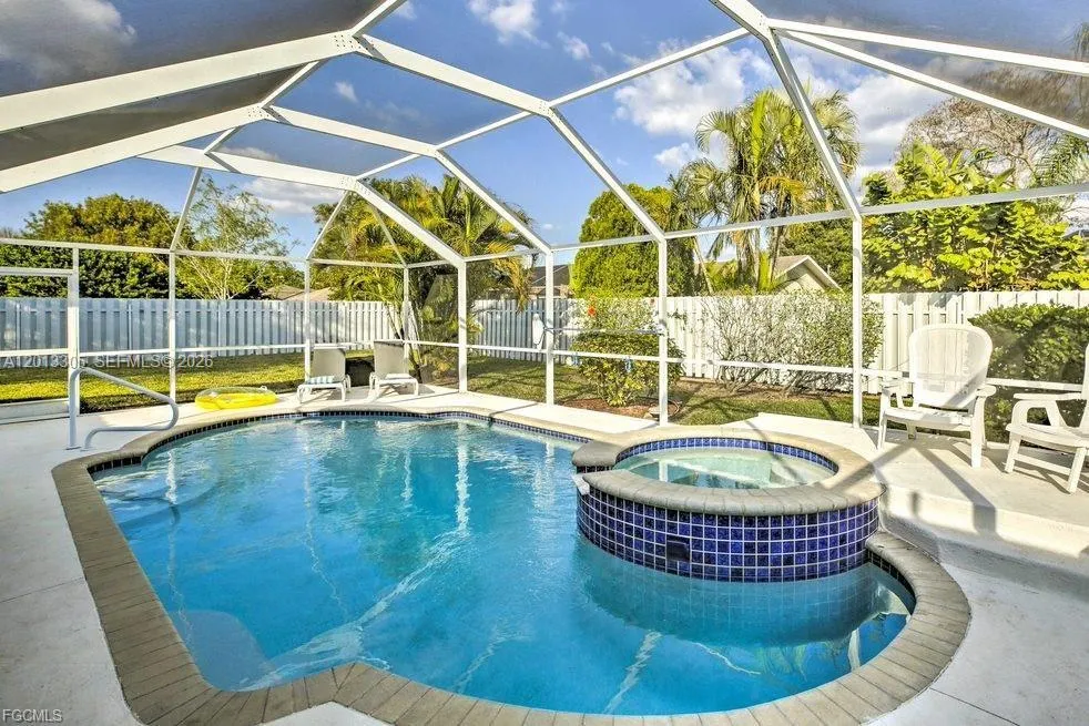3223 SE Santa Barbara Pl, Cape Coral FL 33904