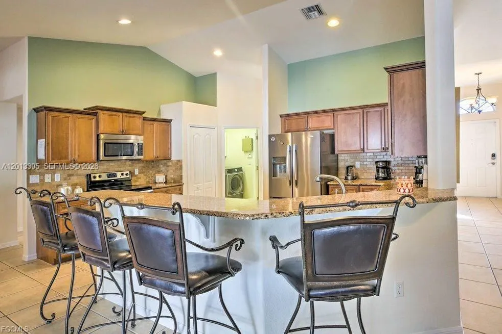 3223 SE Santa Barbara Pl, Cape Coral FL 33904