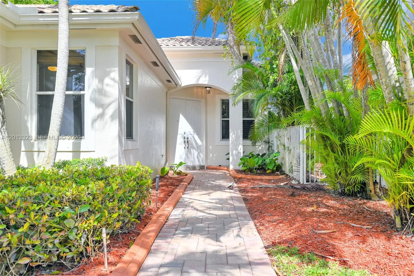 2553 Bay Pointe Drive, Weston FL 33327