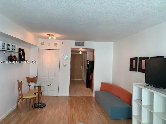 1200 Brickell Bay Dr # 2716, Miami FL 33131