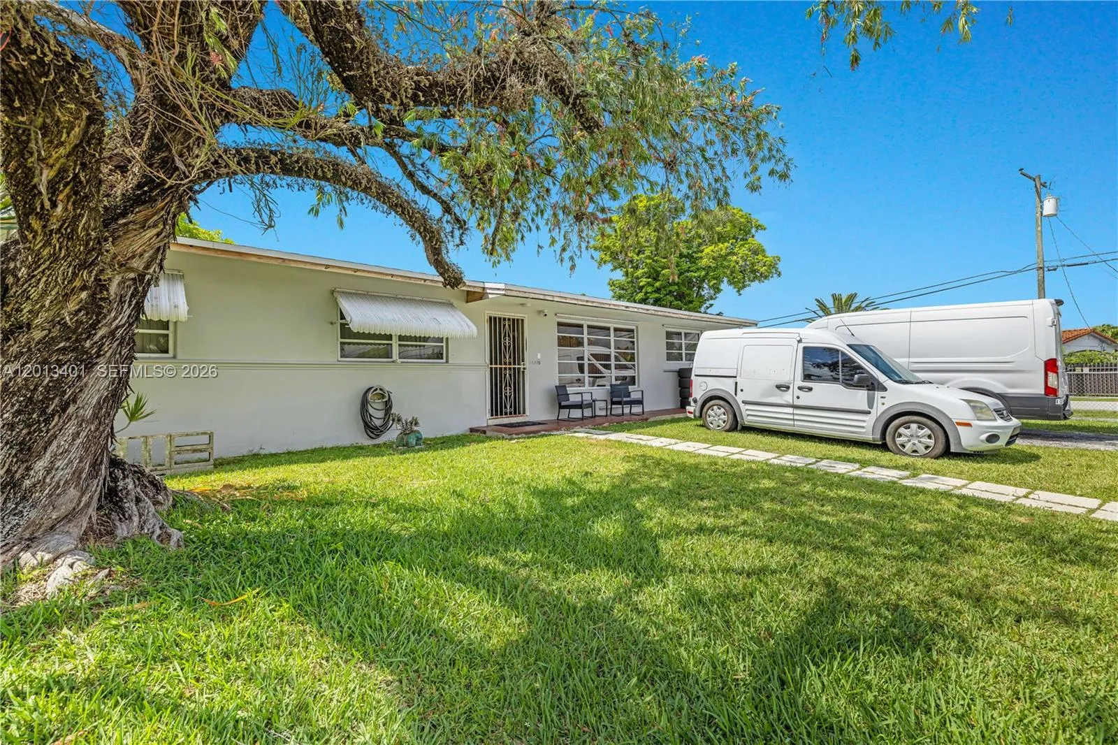 10370 SW 44th St, Miami FL 33165