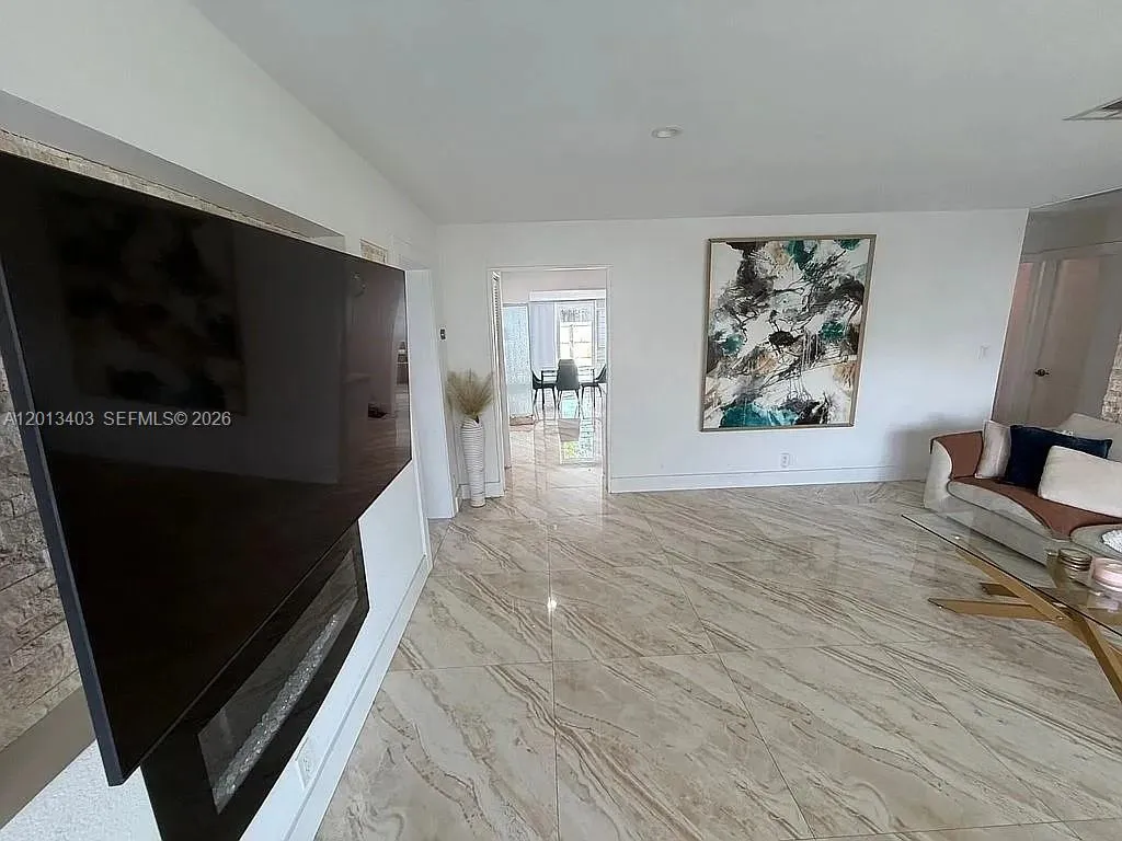1823 SW 29th St, Fort Lauderdale FL 33315
