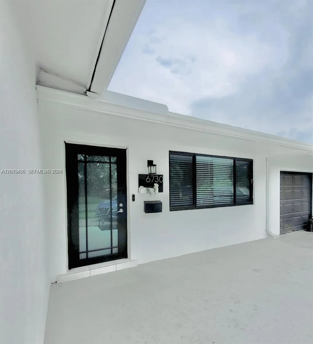 6730 Charleston St, Hollywood FL 33024