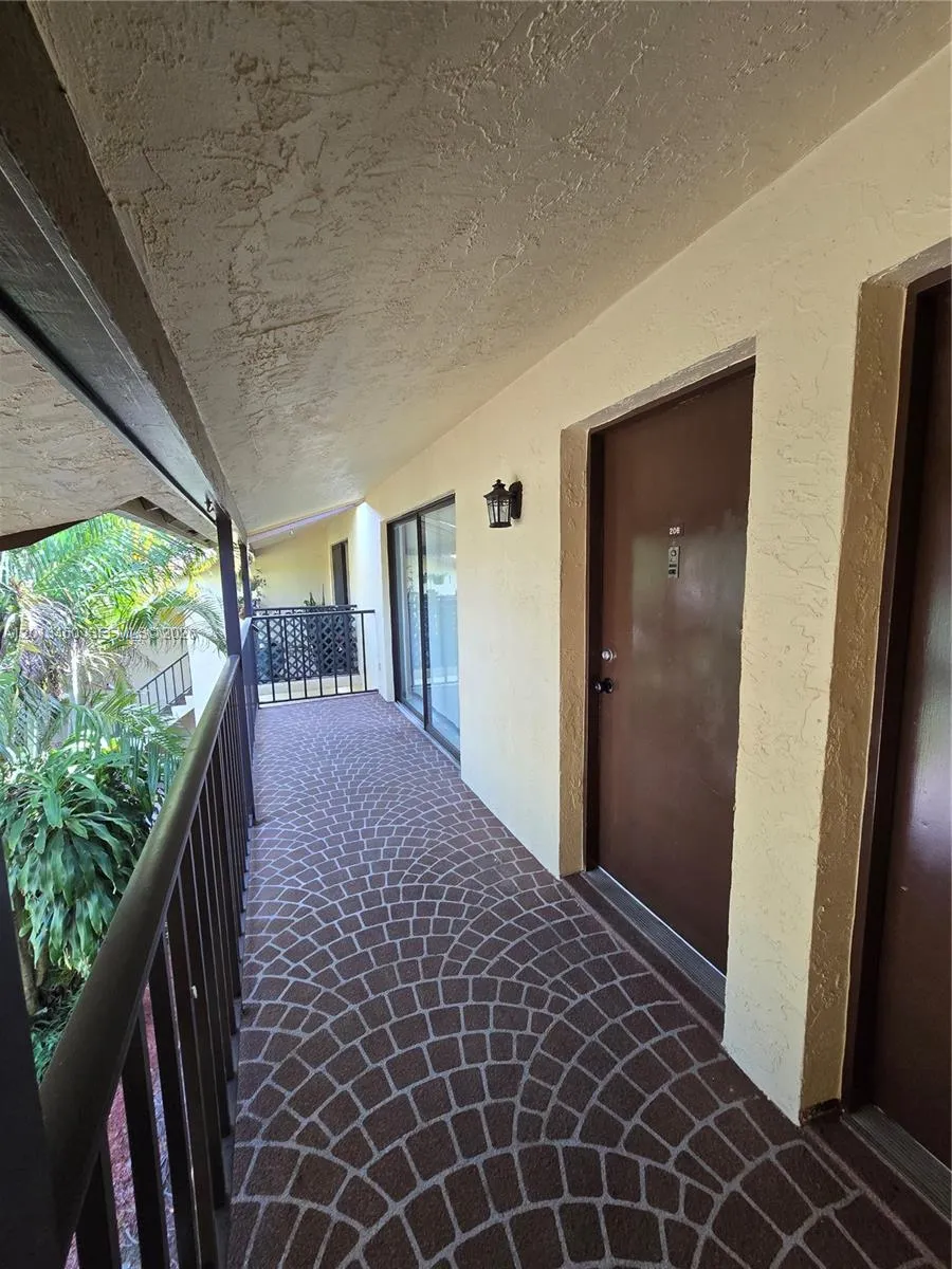 2050 Oleander Blvd # 206, Fort Pierce FL 34950