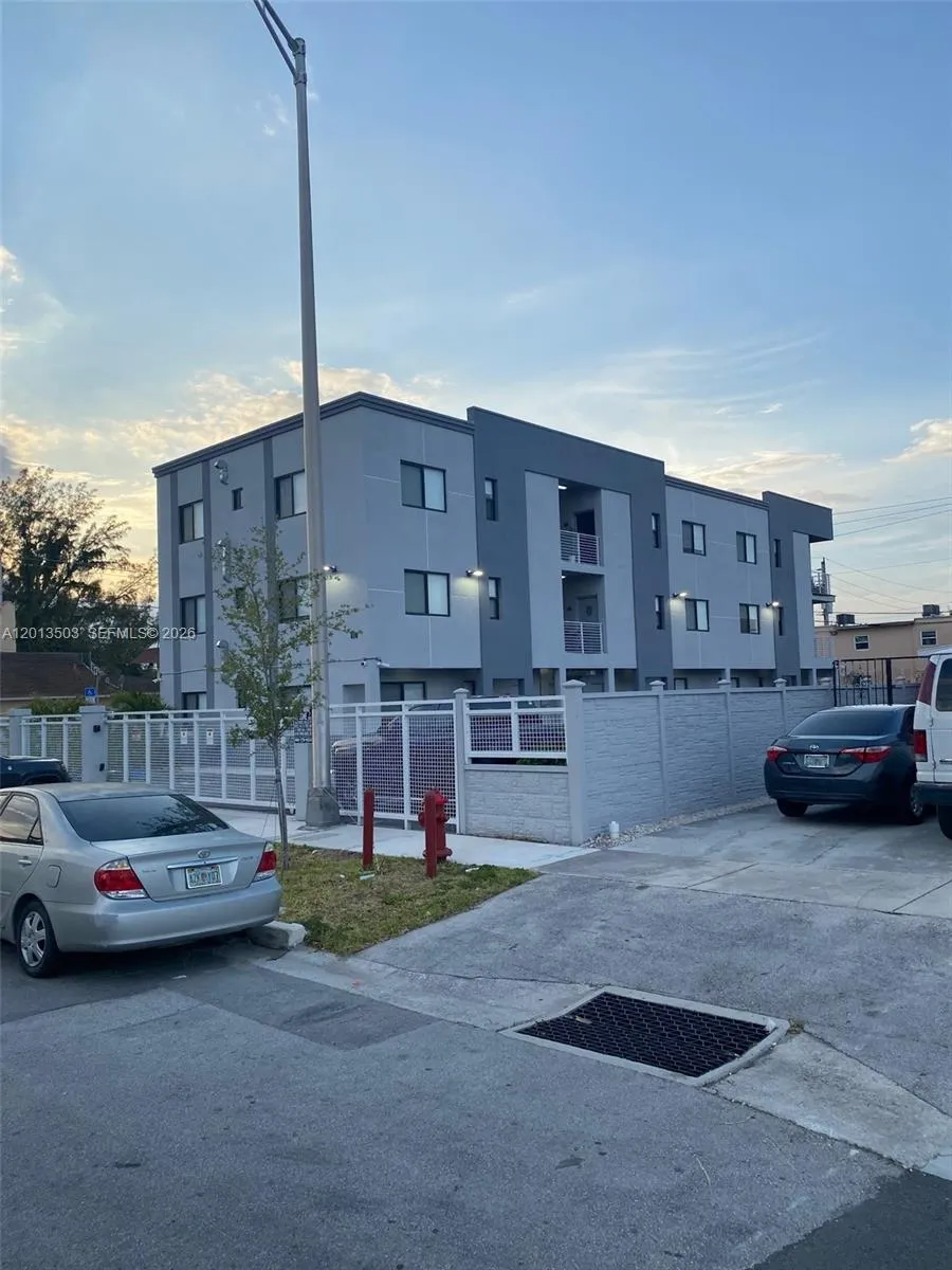 423 E 27th St # 102, Hialeah FL 33013